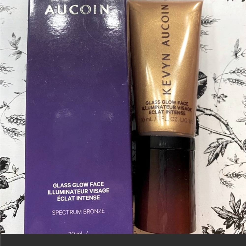 Kevyn Aucoin glass glow face illuminator